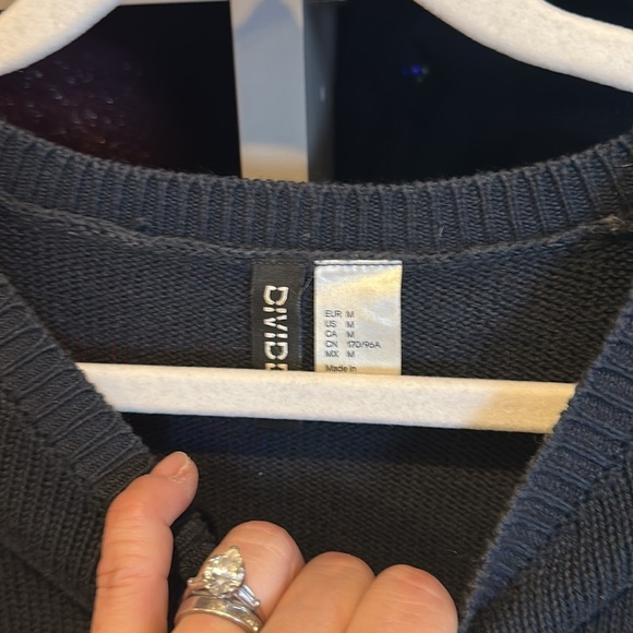 Divided by H&M black embroidered long sleeve crew neck sweater size M - Picture 2 of 3